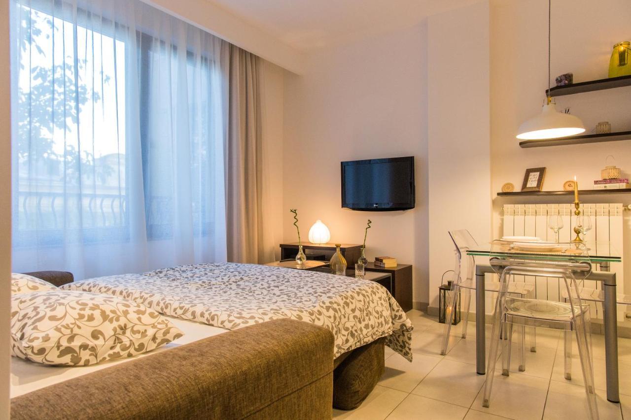 One Love Metropolitan Apartment Bucharest Exterior photo